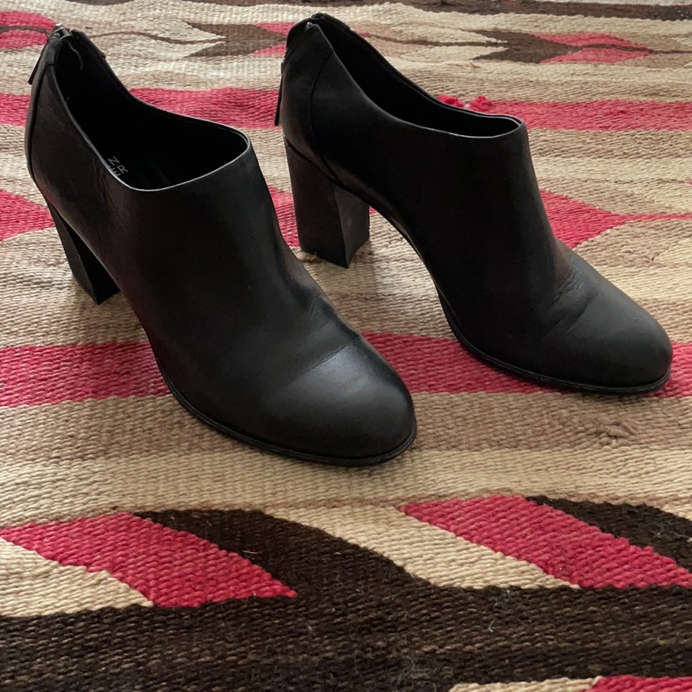Eileen fisher black leather heeled boots